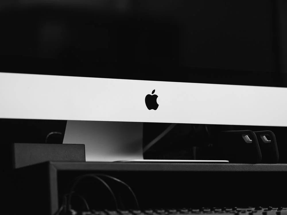  Apple logo on an Apple desktop